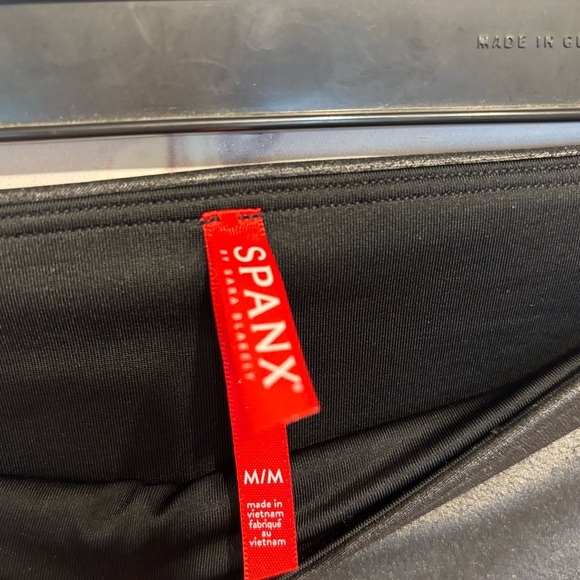 SPANX Faux Leather Moto Seamless Tummy Control - Contoured Leggings size Medium - Picture 8 of 8